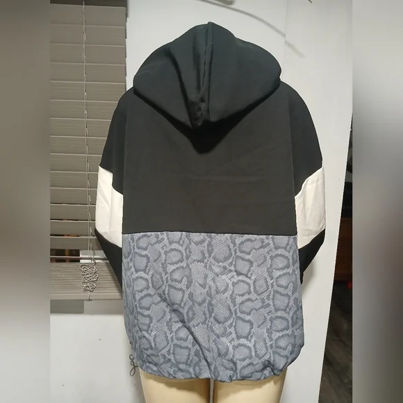 Avia Black and White Hoodie with Gray Snake Pattern - Picture 4 of 9